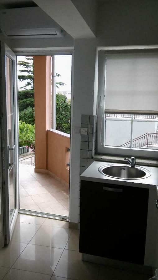 Apartments Ana Бибинє Екстер'єр фото