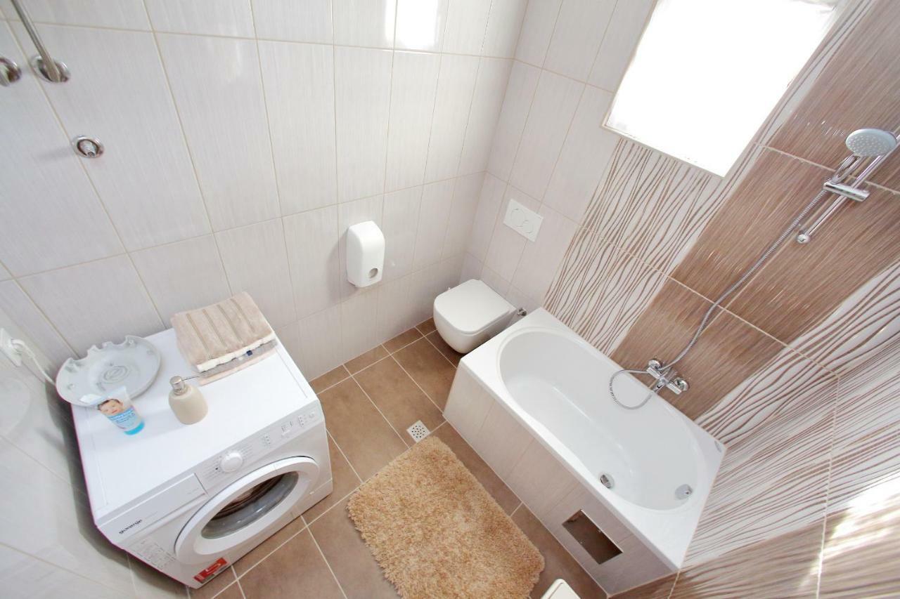 Apartments Ana Бибинє Екстер'єр фото
