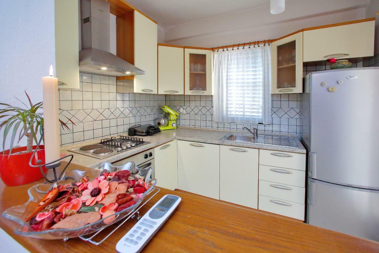 Apartments Ana Бибинє Екстер'єр фото