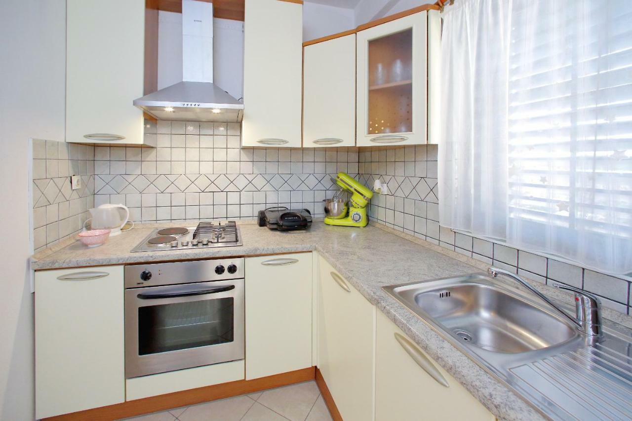 Apartments Ana Бибинє Екстер'єр фото